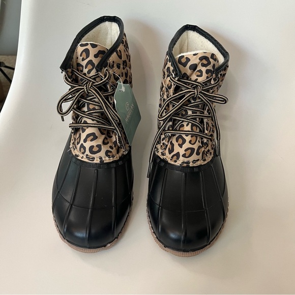 ✨ Magellan Outdoors Leopard Waterproof Duck Boots 9B | Winter Rain & Snow Boots - Picture 3 of 10